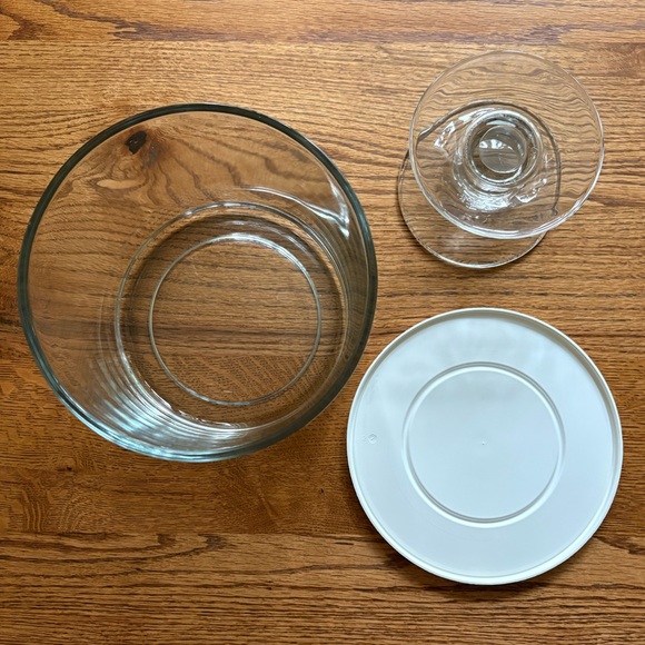 The Pampered Chef 3-piece Glass Pedestal Trifle Bowl with White Lid- vintage - Picture 2 of 13